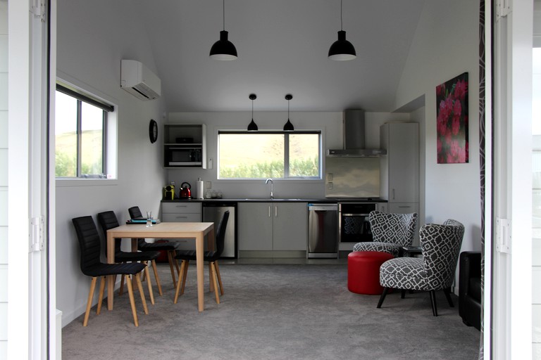 Cottages (Gore, South Island, New Zealand)