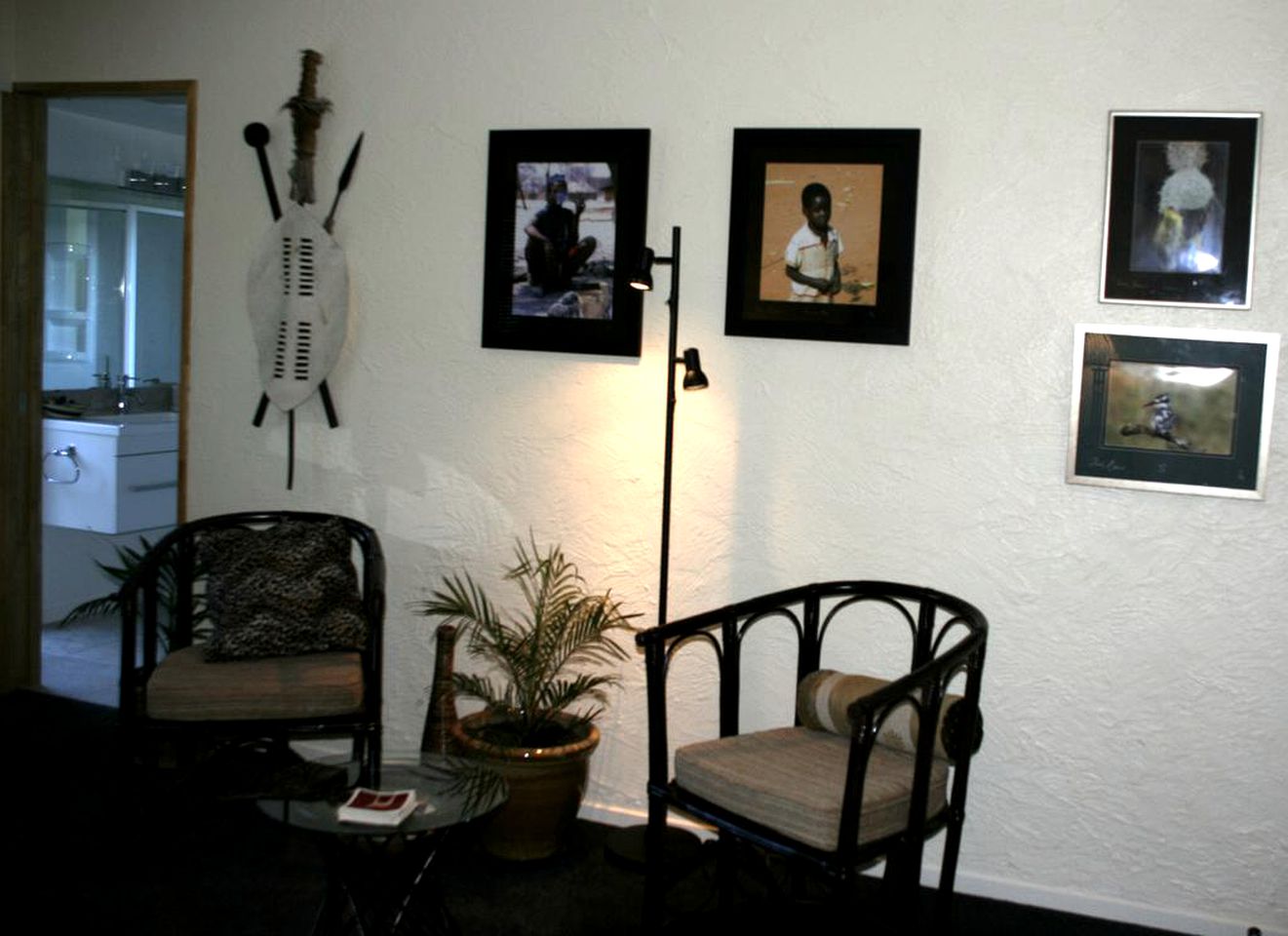 Private Room with Tropical Decor near Wharariki Beach, New Zealand