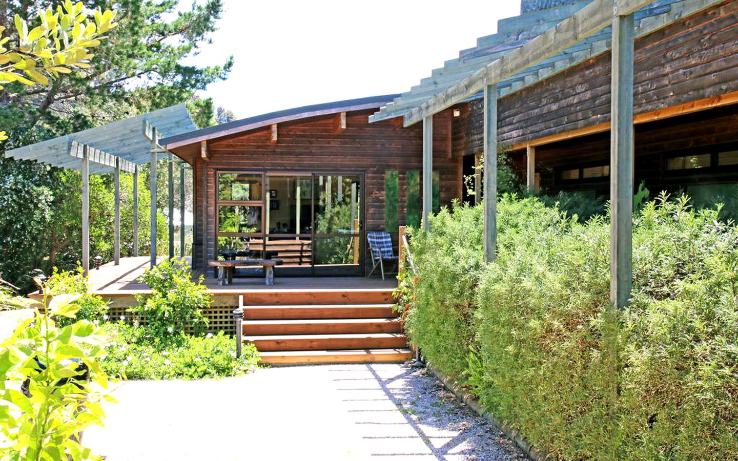 Chinese-Inspired Room Rental with Private Deck in Golden Bay, New Zealand