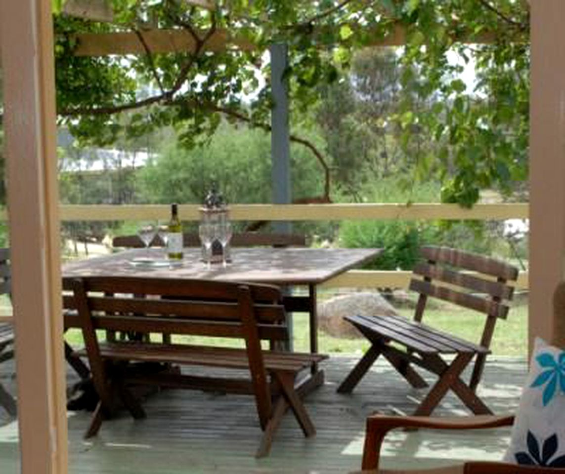 Picturesque Cottage Rental in the Granite Belt Wine Country near Ballandean, Queensland