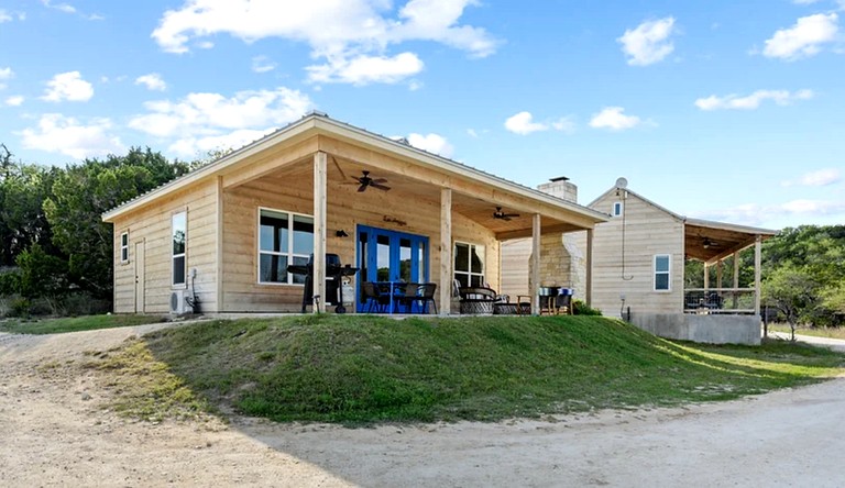 Incredible Cottage for a Family Retreat to Texas Hill Country near Dripping Springs, Texas