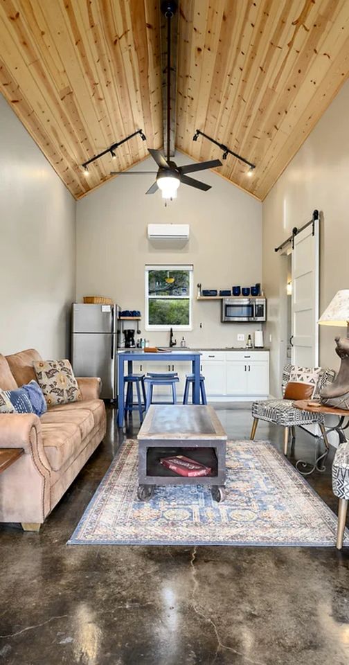 Amazing Cottage for a Family Getaway to Texas Hill Country near Dripping Springs, Texas