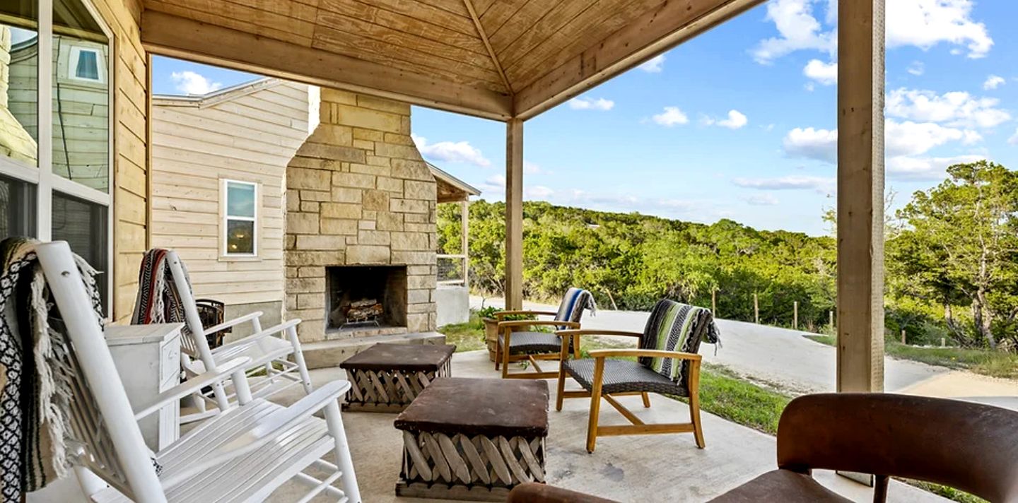 Amazing Cottage for a Family Getaway to Texas Hill Country near Dripping Springs, Texas