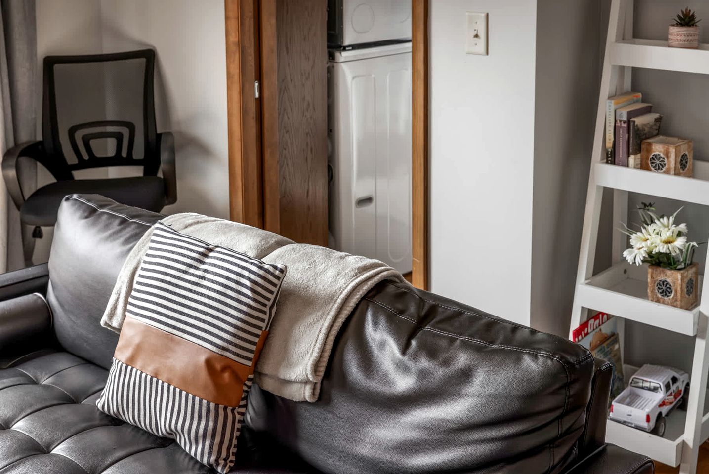 Family-Friendly Mountain Cabins with Bunkhouse & Resort Amenities Near Sleepy Creek, Hedgesville, WV