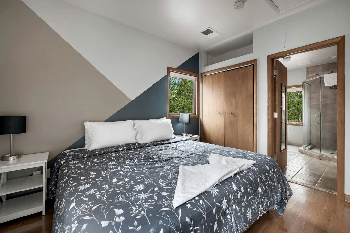 Family-Friendly Mountain Cabins with Bunkhouse & Resort Amenities Near Sleepy Creek, Hedgesville, WV