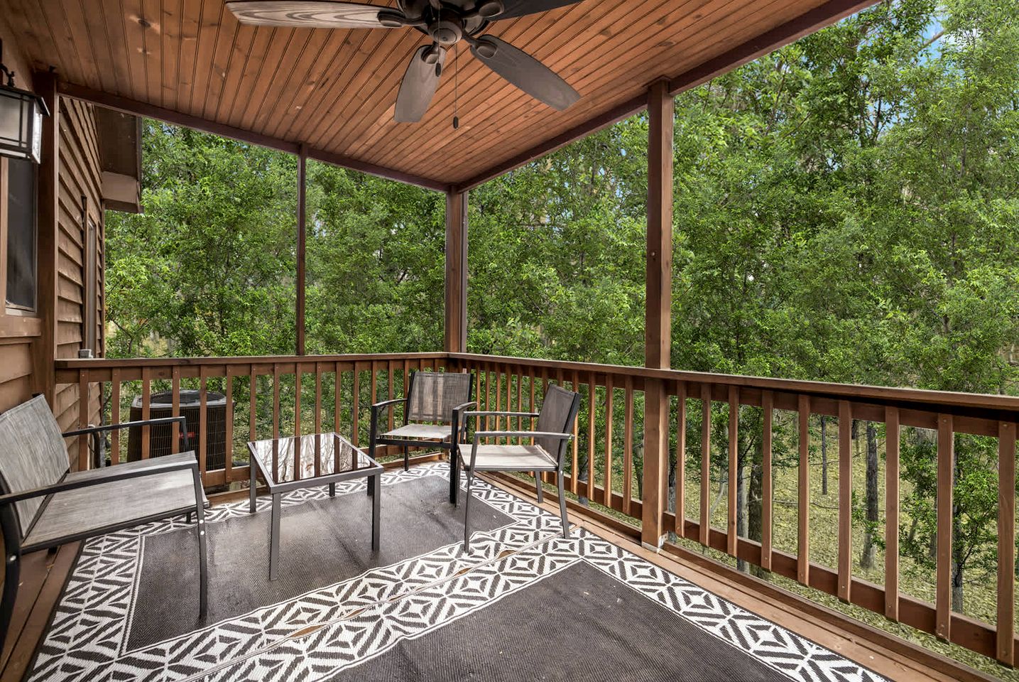 Family-Friendly Mountain Cabins with Bunkhouse & Resort Amenities Near Sleepy Creek, Hedgesville, WV