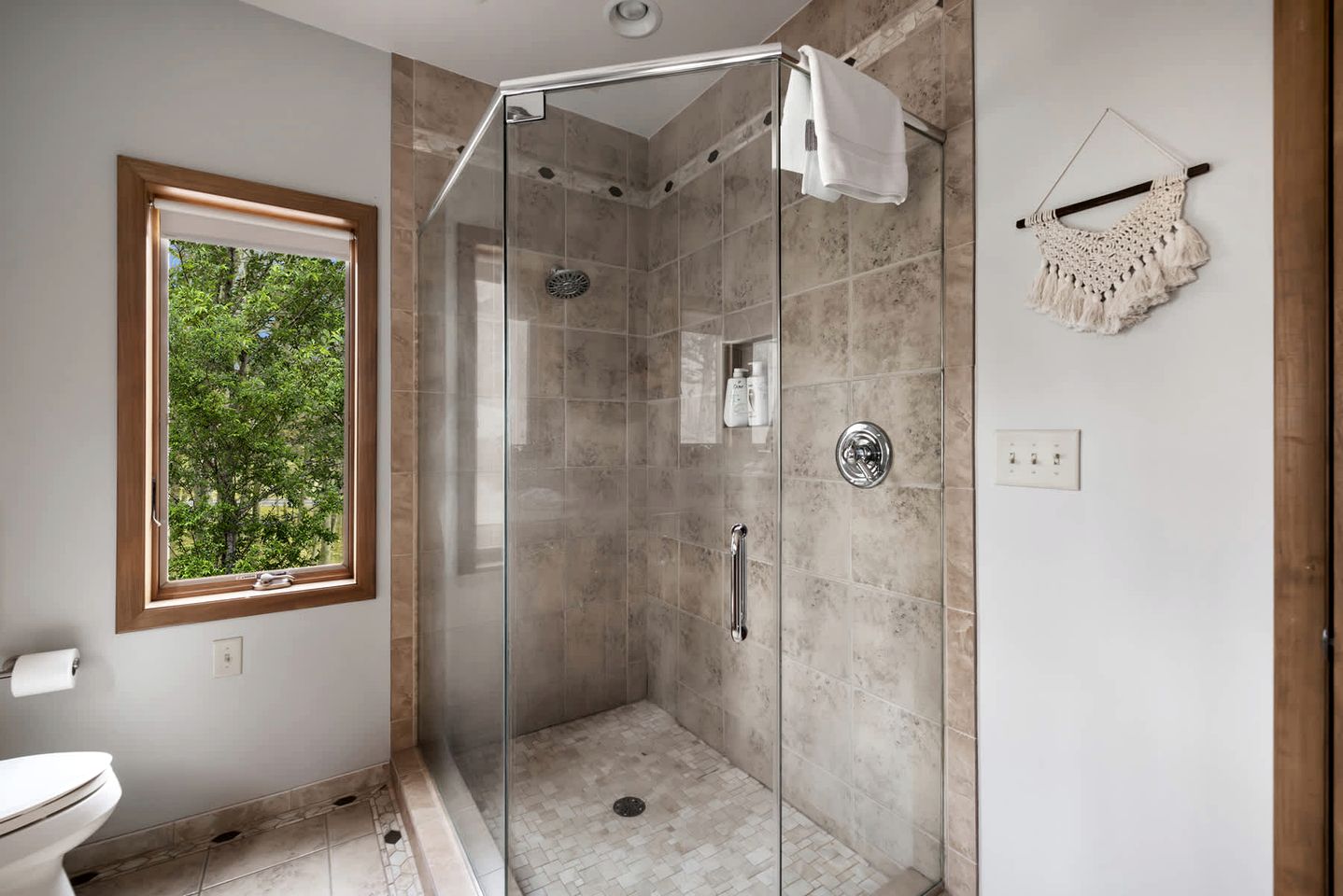 Family-Friendly Mountain Cabins with Bunkhouse & Resort Amenities Near Sleepy Creek, Hedgesville, WV