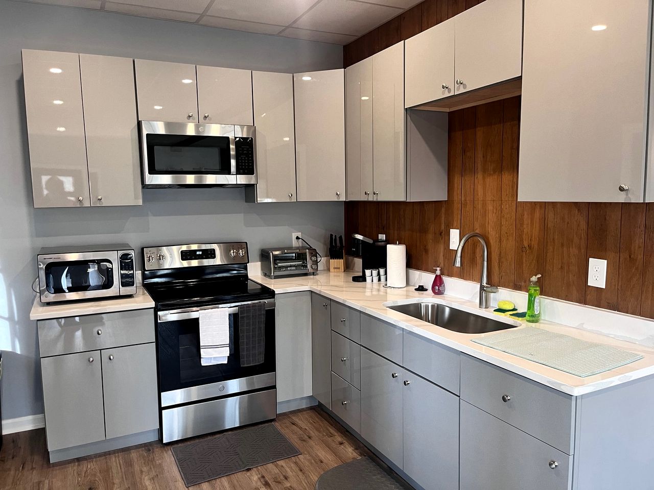 Private Cabin with Jacuzzi Great for a Group Getaway in Tennessee