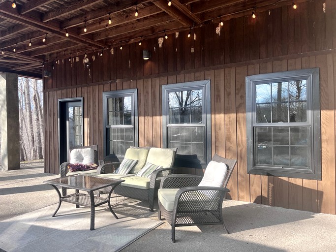 Cabins (United States of America, Franklin, Tennessee)