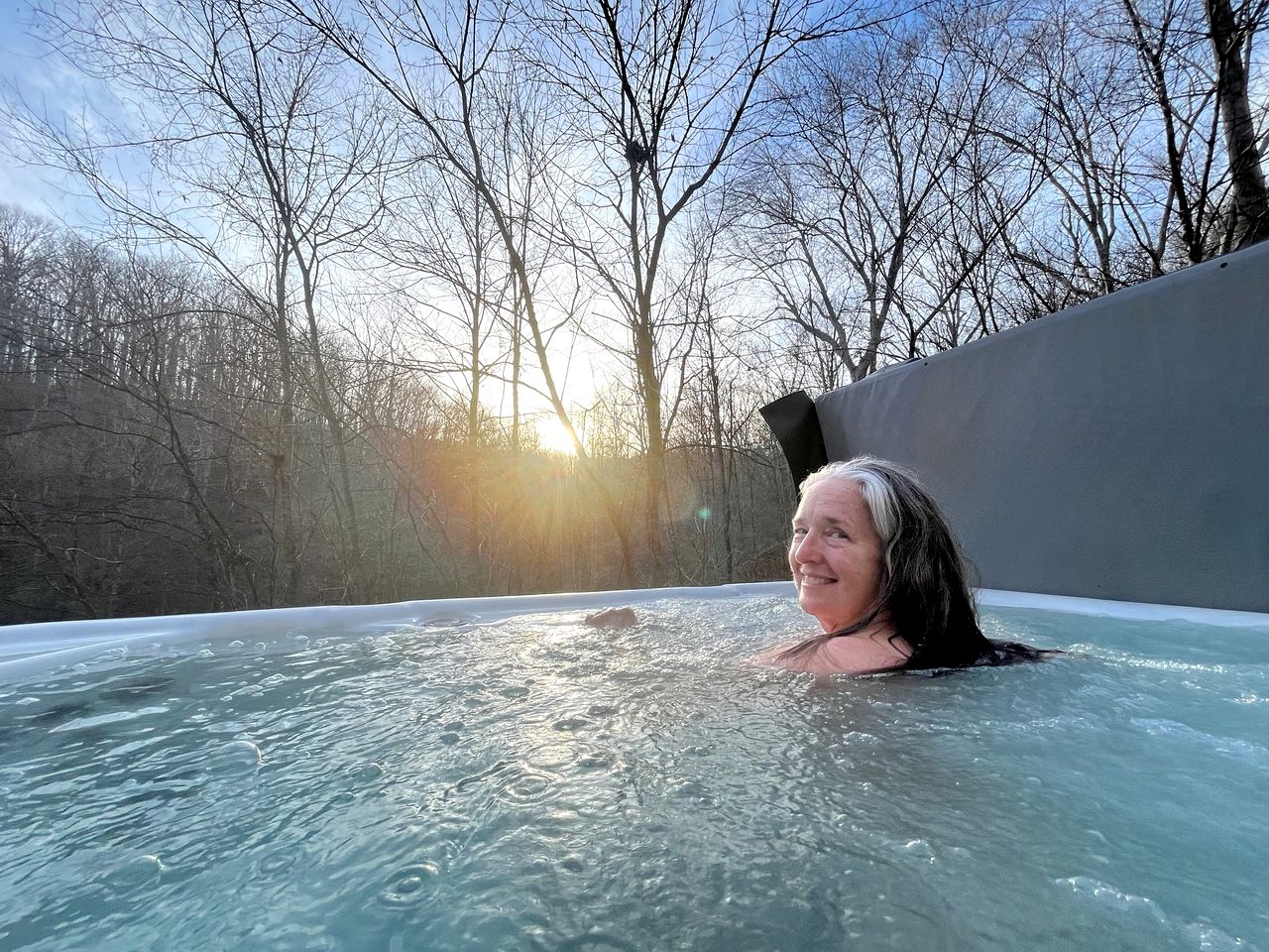 Private Cabin with Jacuzzi Great for a Group Getaway in Tennessee