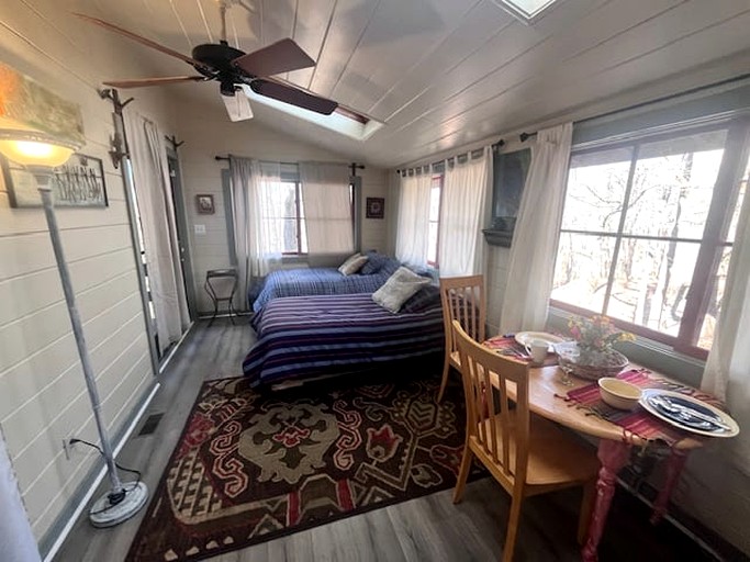 Cabins (United States of America, Franklin, Tennessee)