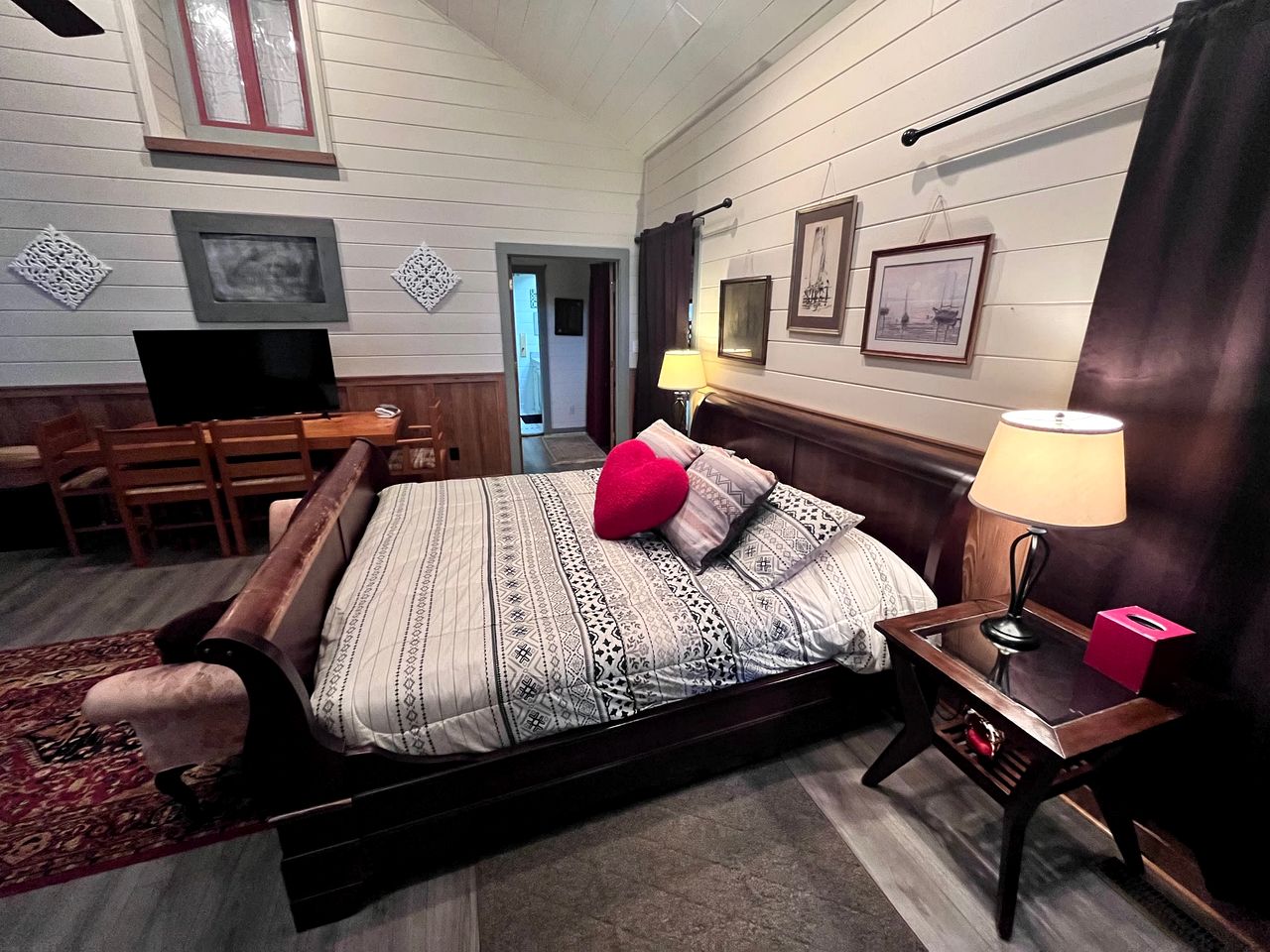 Private Cabin with Jacuzzi Great for a Group Getaway in Tennessee