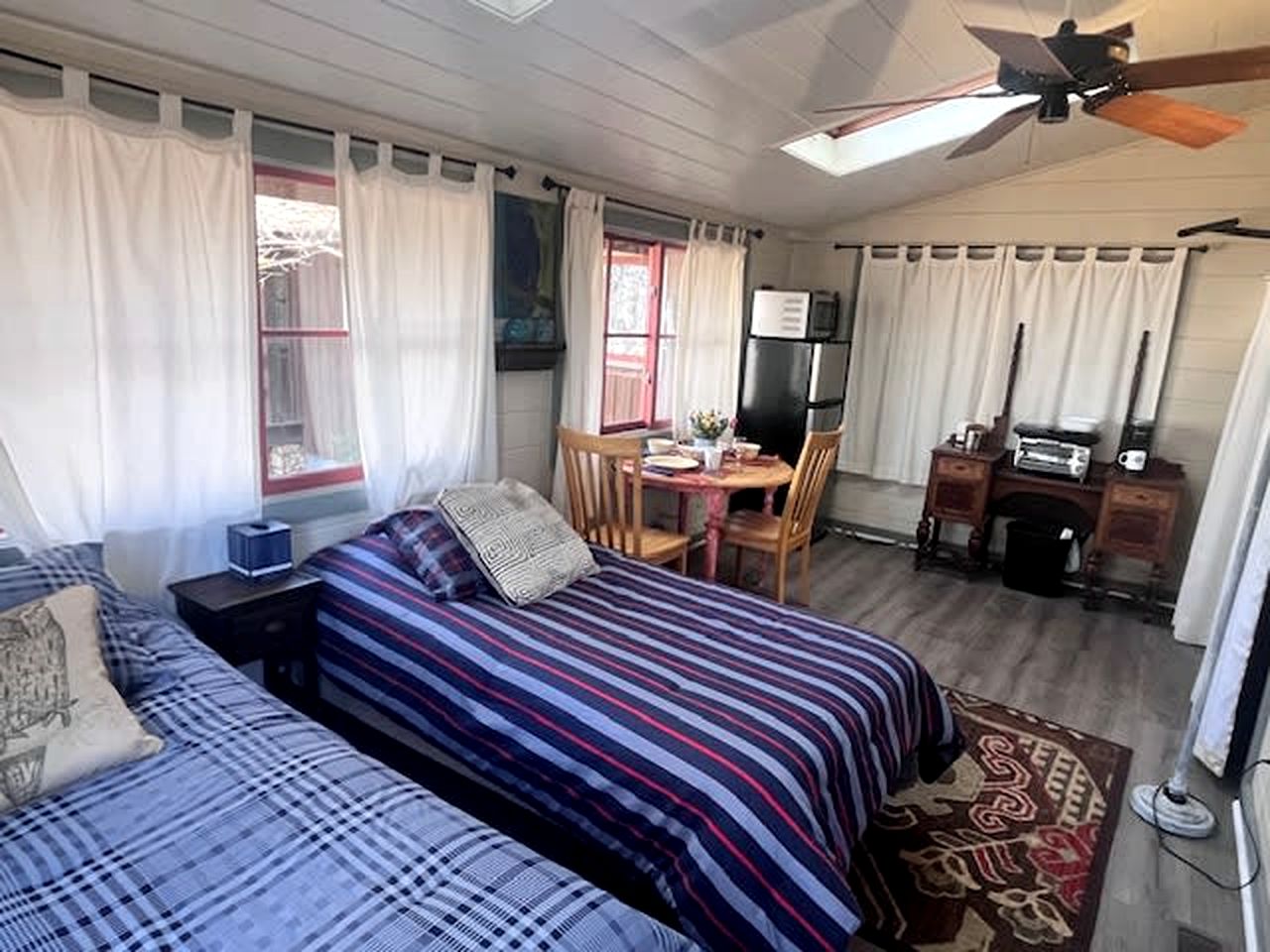 Private Cabin with Jacuzzi Great for a Group Getaway in Tennessee