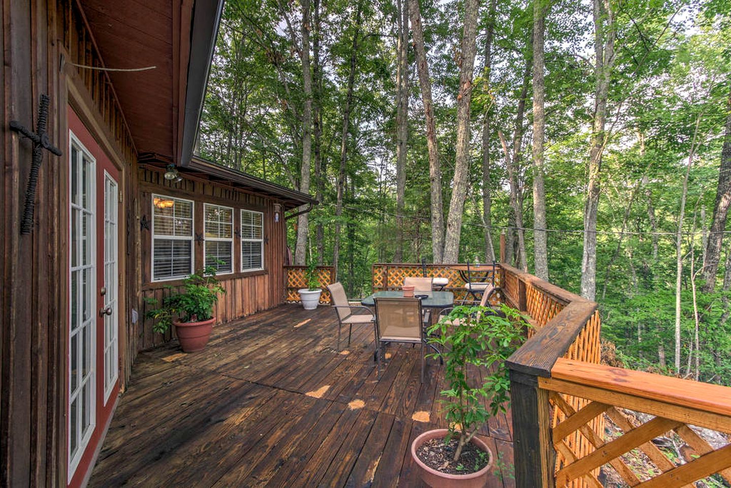 Charming Cabin near Great Smoky Mountains National Park in Sevierville, Tennessee