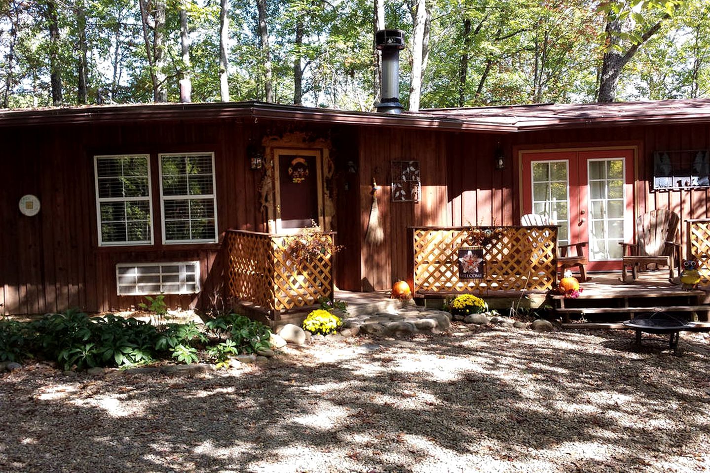 Charming Cabin near Great Smoky Mountains National Park in Sevierville, Tennessee