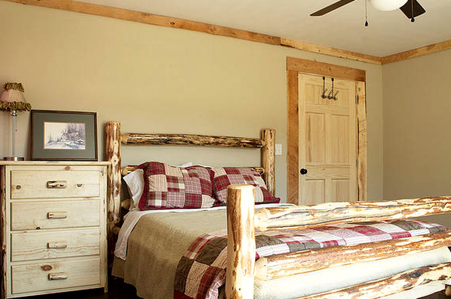 Secluded Cabin with River and Mountain Views near Columbus, Montana