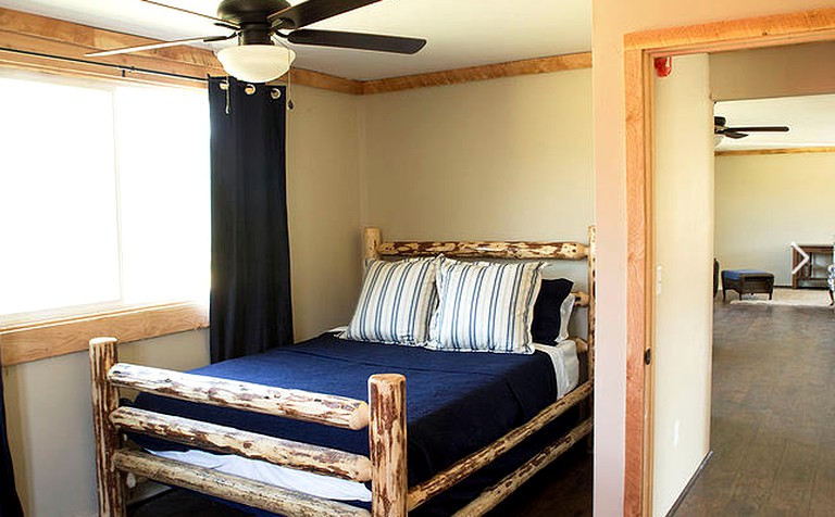 Cabins (Nye, Montana, United States)