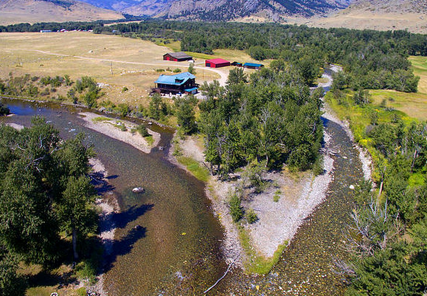 Secluded Cabin with River and Mountain Views near Columbus, Montana