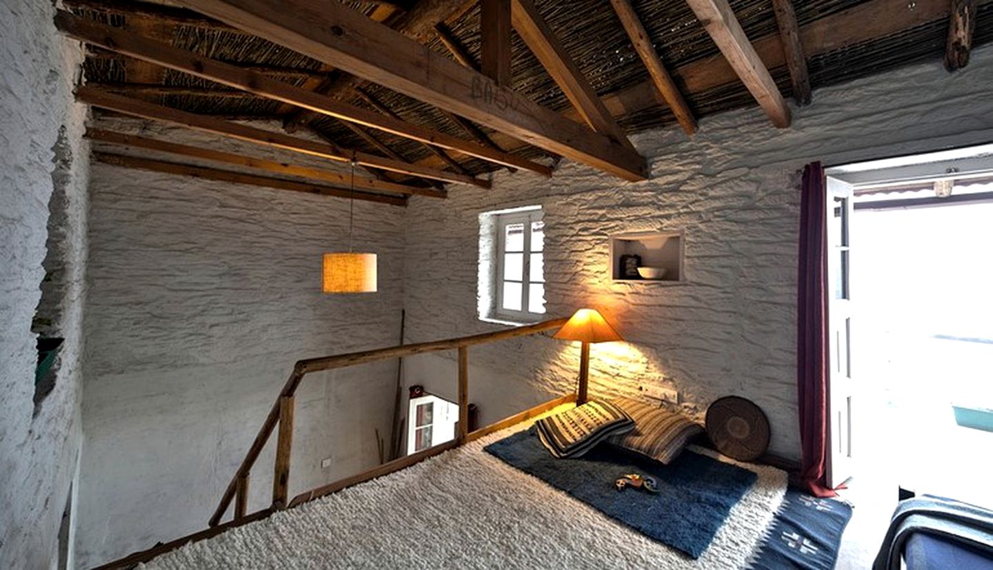 Two-Story Luxury Cottage with Private Balcony & Veranda in the Himalayas, India