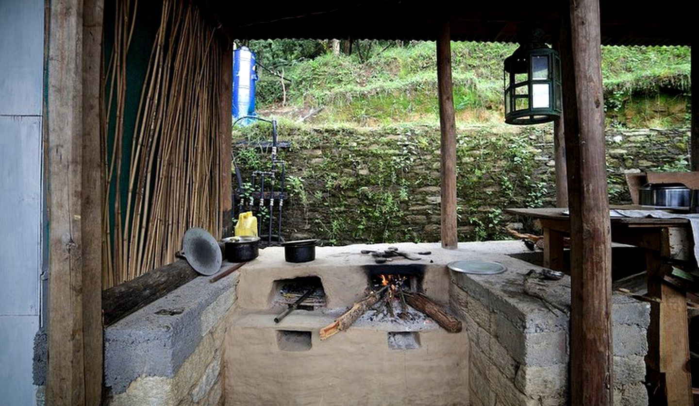 Two-Story Luxury Cottage with Private Balcony & Veranda in the Himalayas, India