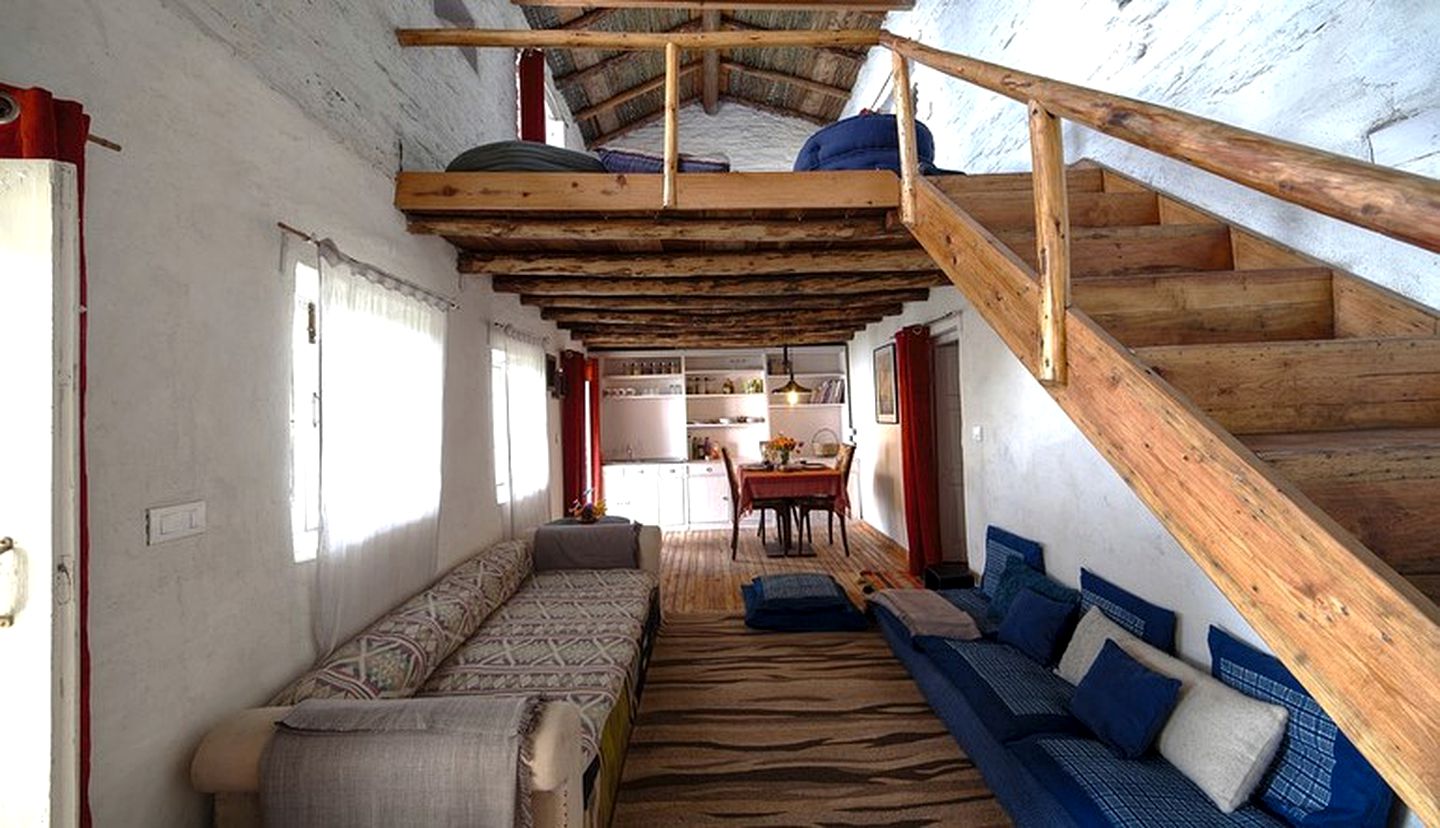 Two-Story Luxury Cottage with Private Balcony & Veranda in the Himalayas, India