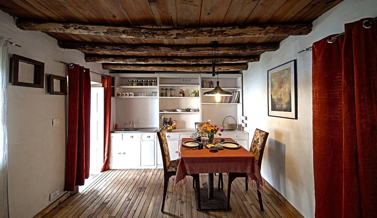 Two-Story Luxury Cottage with Private Balcony & Veranda in the Himalayas, India