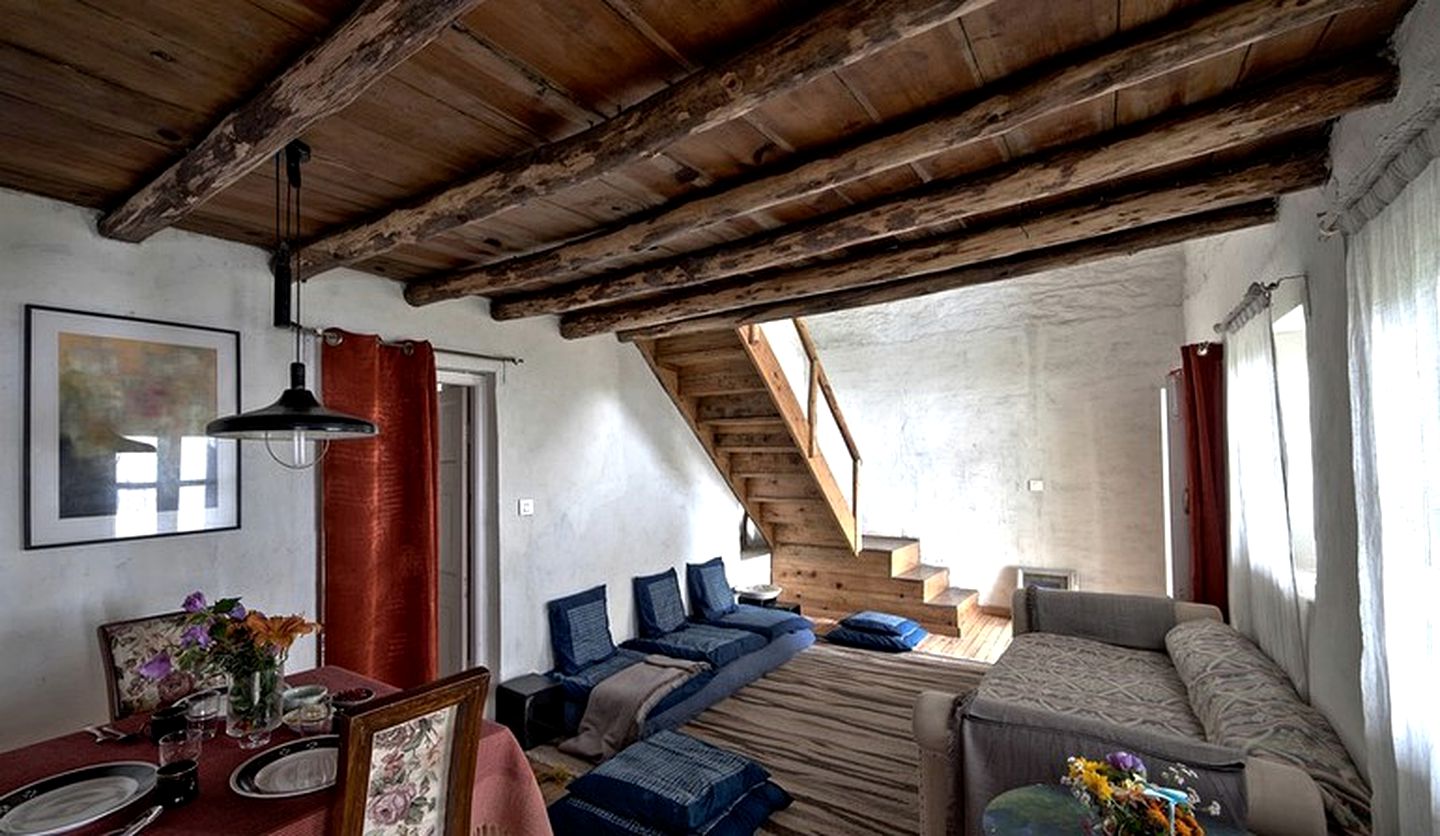 Two-Story Luxury Cottage with Private Balcony & Veranda in the Himalayas, India