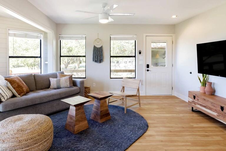 Cabins (Dripping Springs, Texas, United States)