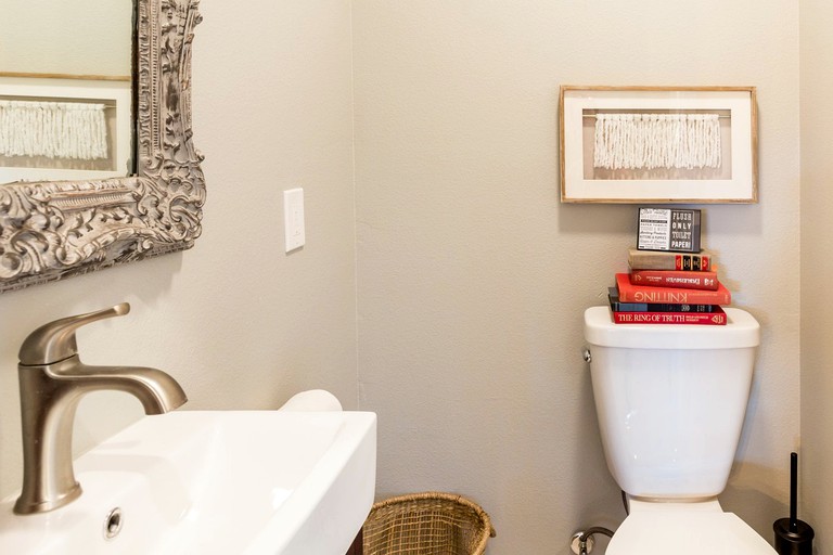 Cabins (Dripping Springs, Texas, United States)