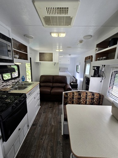 Caravans (Canada, Ucluelet, British Columbia)