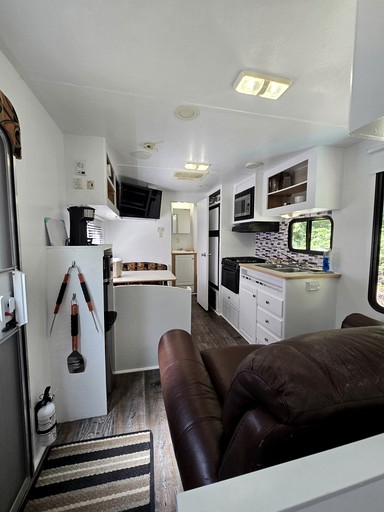 Caravans (Canada, Ucluelet, British Columbia)