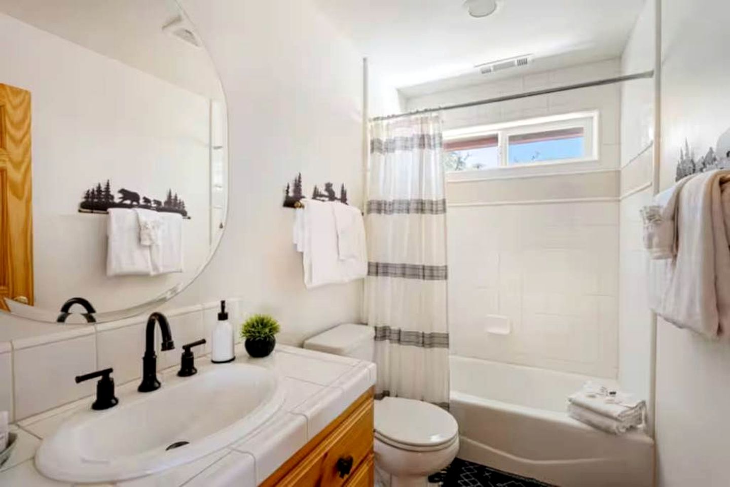 Ultimate Comfort: Cabin with Hot Tub near Big Bear Lake, California