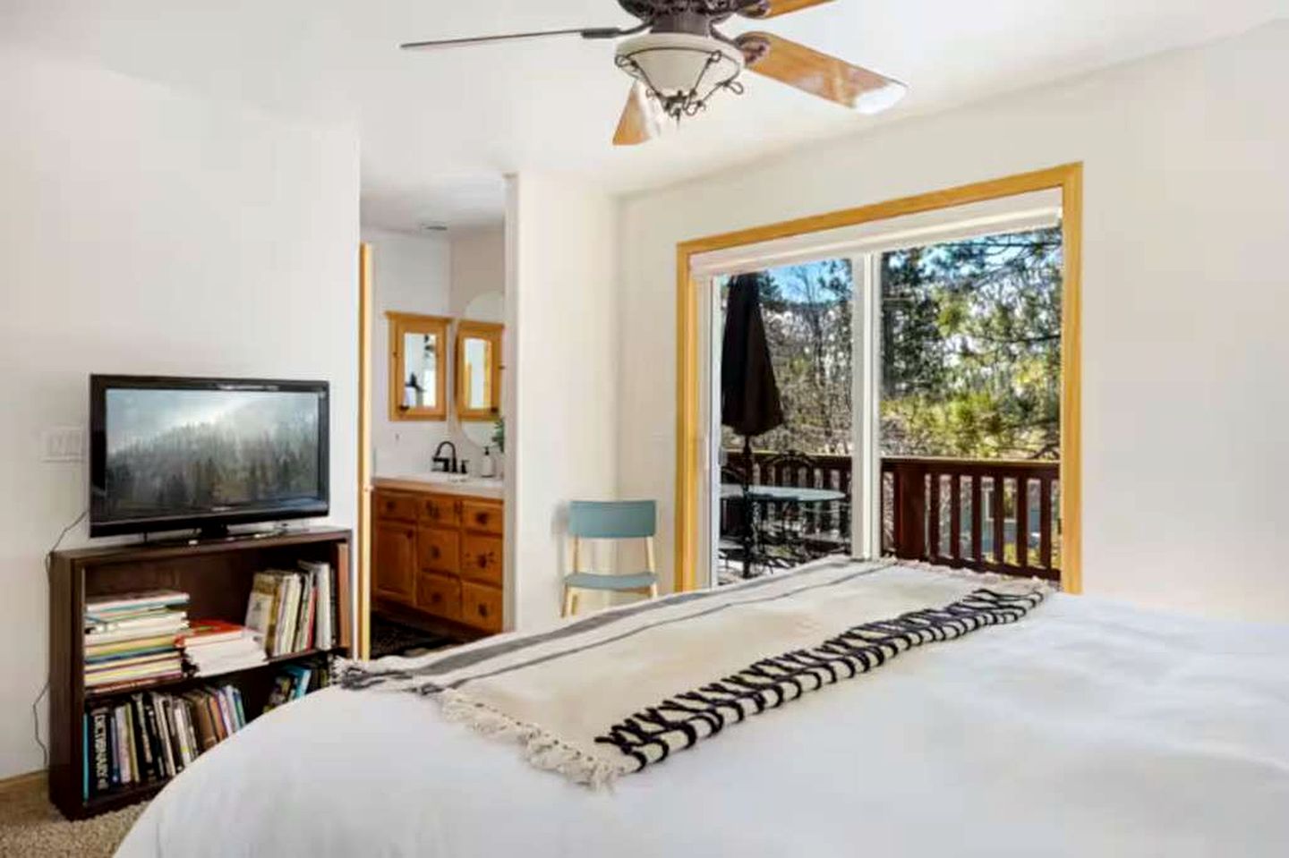 Ultimate Comfort: Cabin with Hot Tub near Big Bear Lake, California