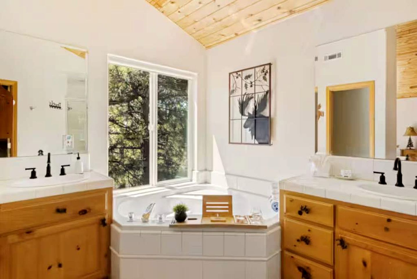 Ultimate Comfort: Cabin with Hot Tub near Big Bear Lake, California