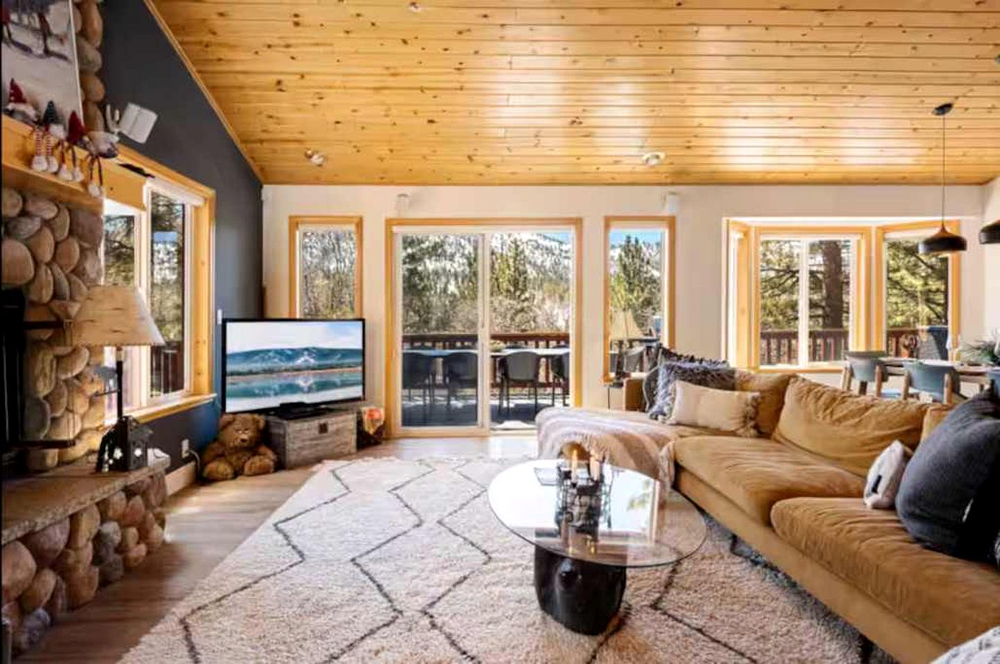 Ultimate Comfort: Cabin with Hot Tub near Big Bear Lake, California