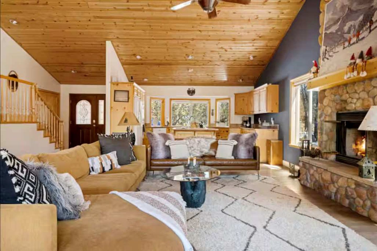 Ultimate Comfort: Cabin with Hot Tub near Big Bear Lake, California