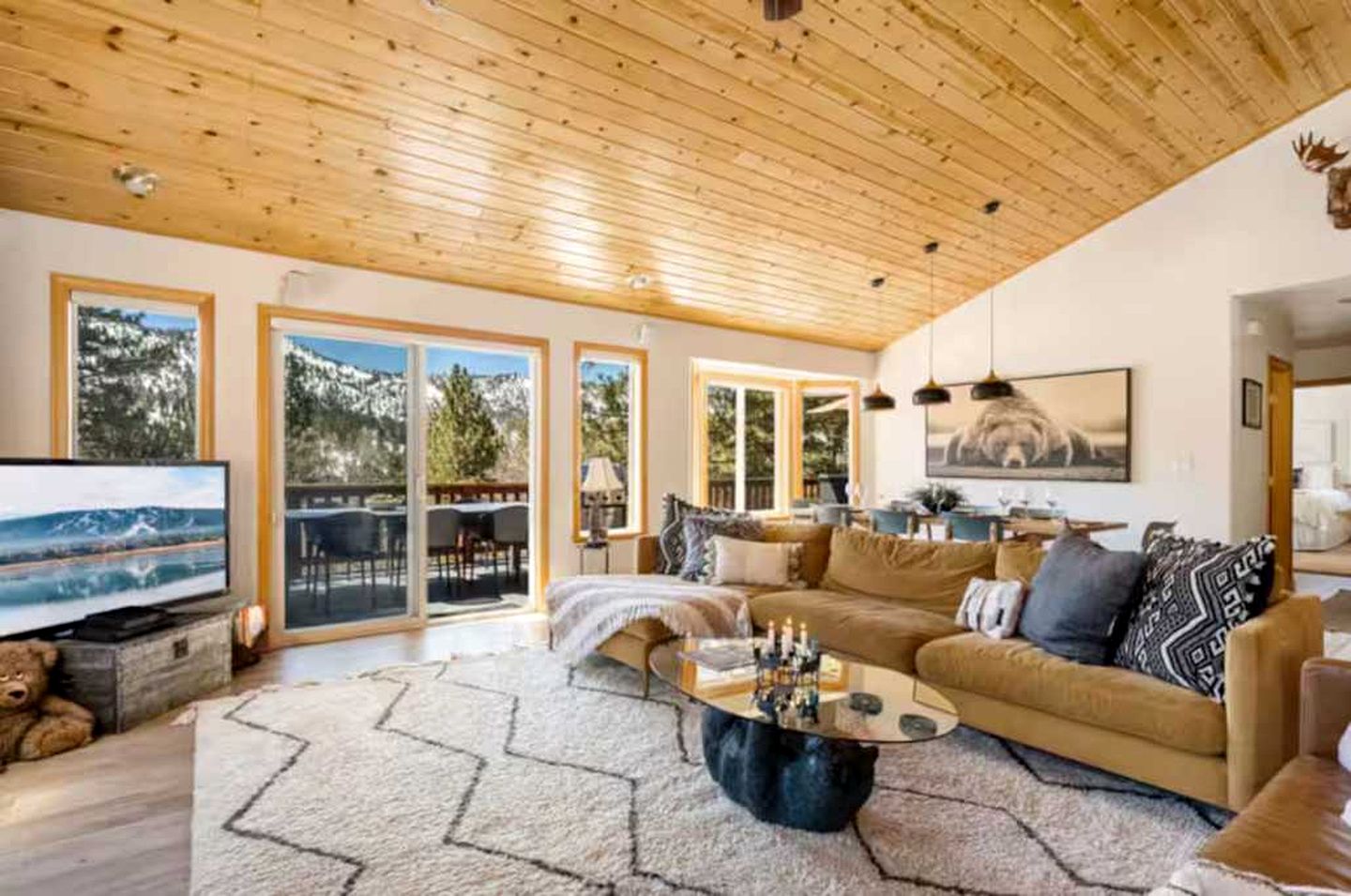 Ultimate Comfort: Cabin with Hot Tub near Big Bear Lake, California