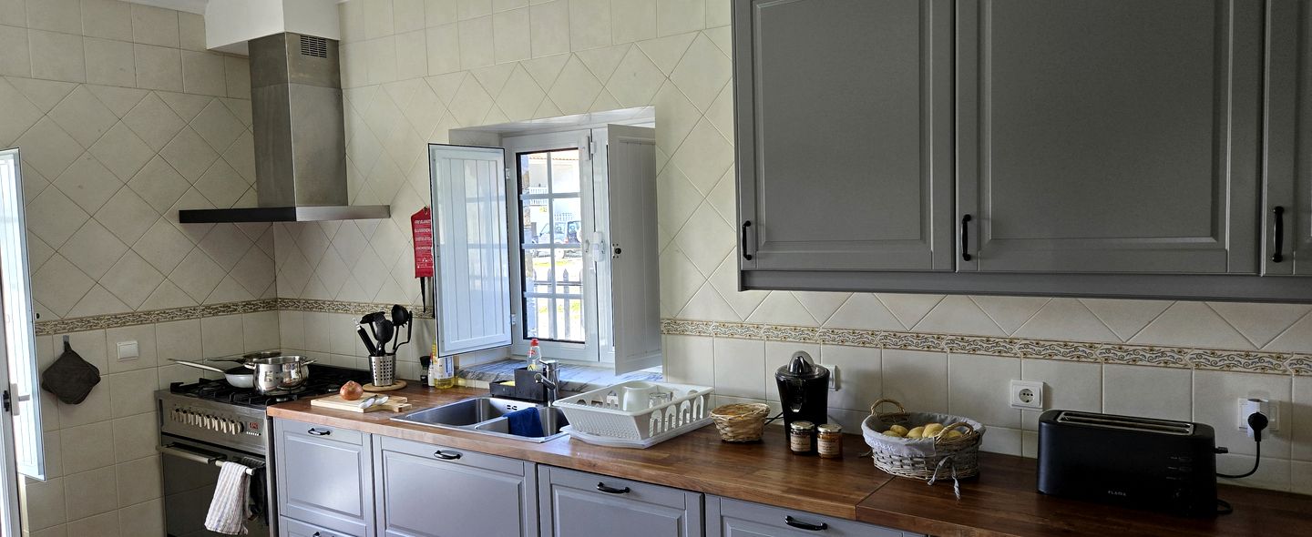 Ultimate Gathering Spot: Incredible Rental for Families and Friends in Coimbra, PT