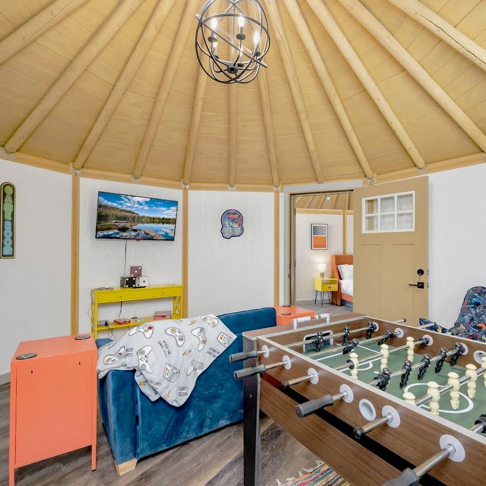 Spacious Luxury Yurt-Cabin Retreat with Private Hot Tubs and Outdoor Entertainment Near Canyon Lake, TX