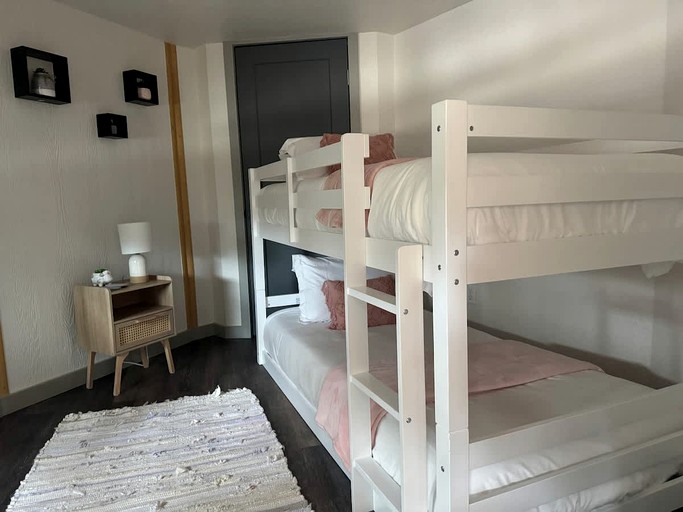 Cabins (United States of America, Canyon Lake, Texas)