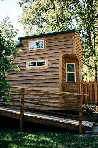 I would love to live in this tiny home and be able to move it where ! Plus  I like the deck on the roof : r/TinyHouses