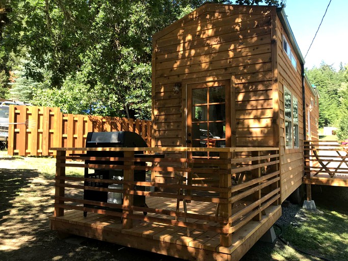 Tiny Houses (Idleyld Park, Oregon, United States)