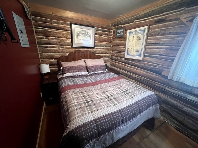 Cabins (United States of America, Pony, Montana)