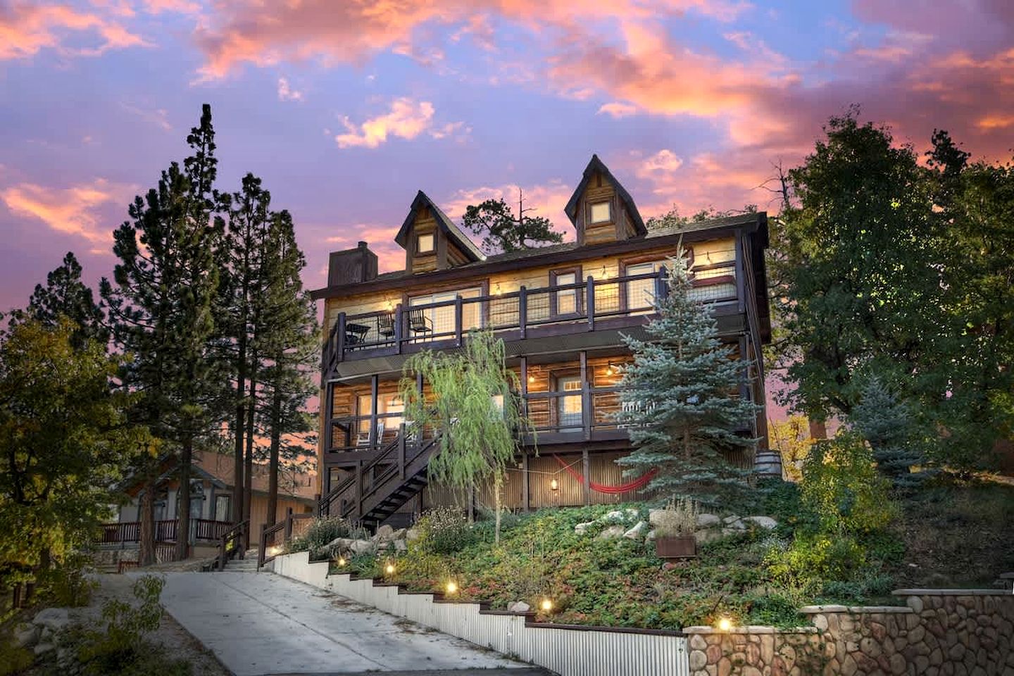 Cabins (United States of America, Big Bear Lake, California)