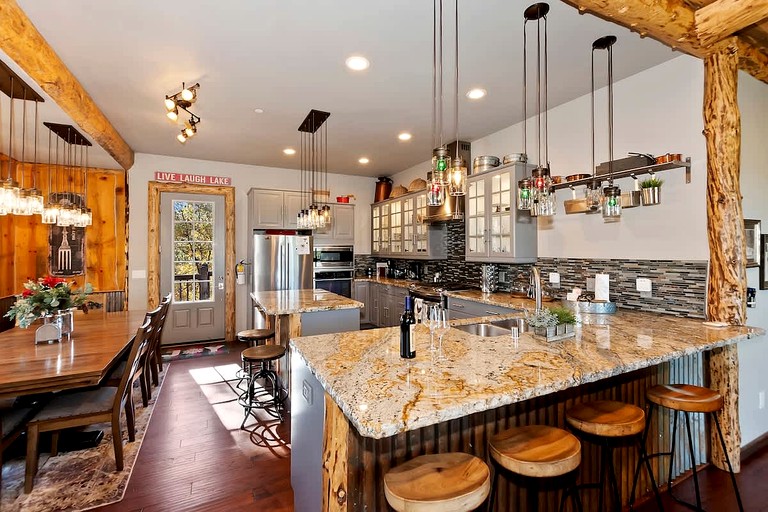 Cabins (United States of America, Big Bear Lake, California)