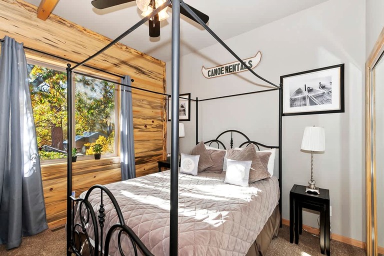 Cabins (United States of America, Big Bear Lake, California)