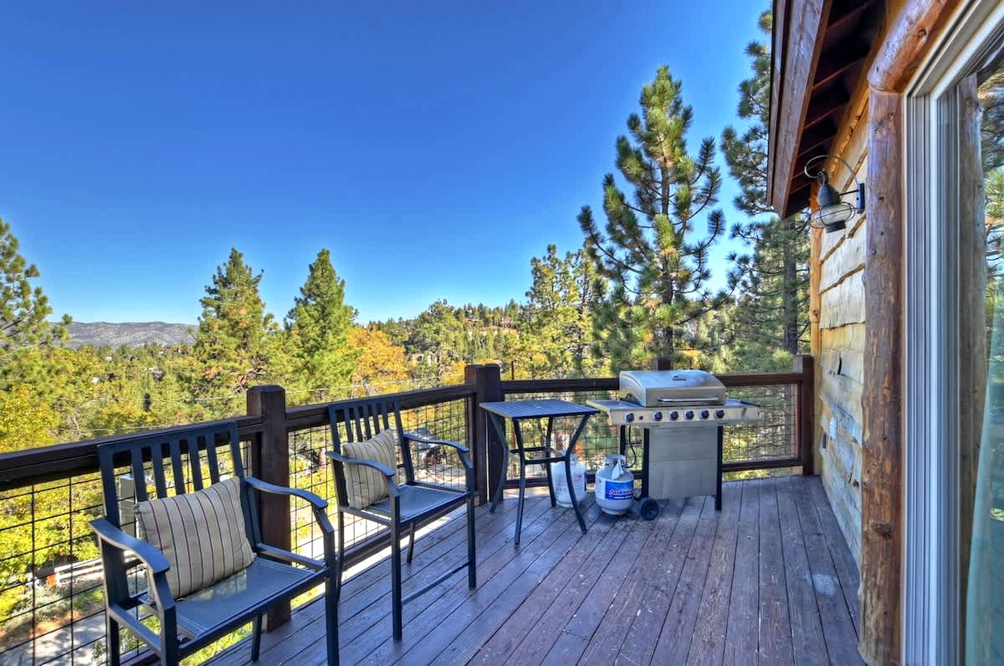 Unforgettable Design Cabin with Fire Pit and Spectacular Game Room in Big Bear Lake, California