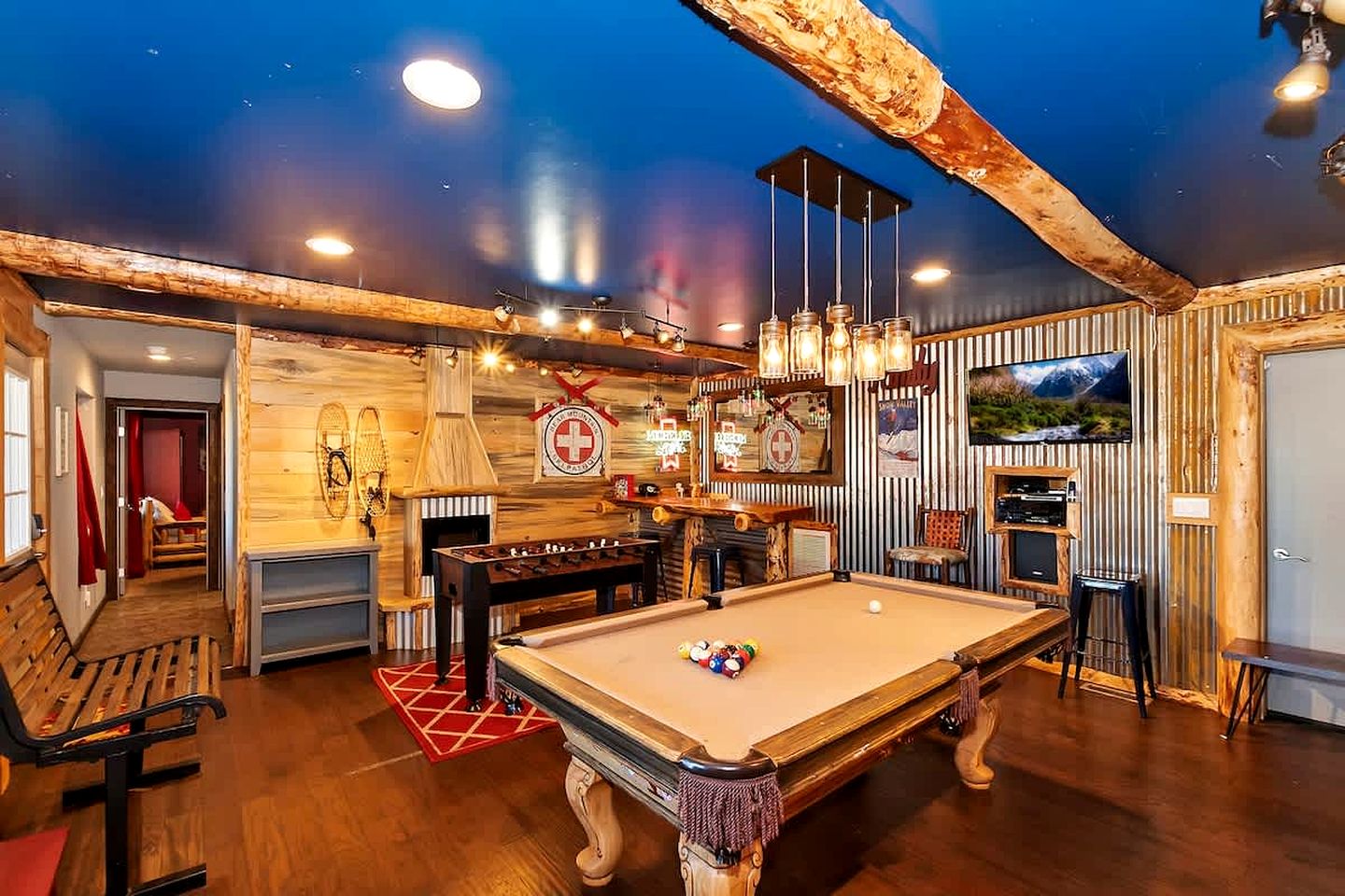 Unforgettable Design Cabin with Fire Pit and Spectacular Game Room in Big Bear Lake, California