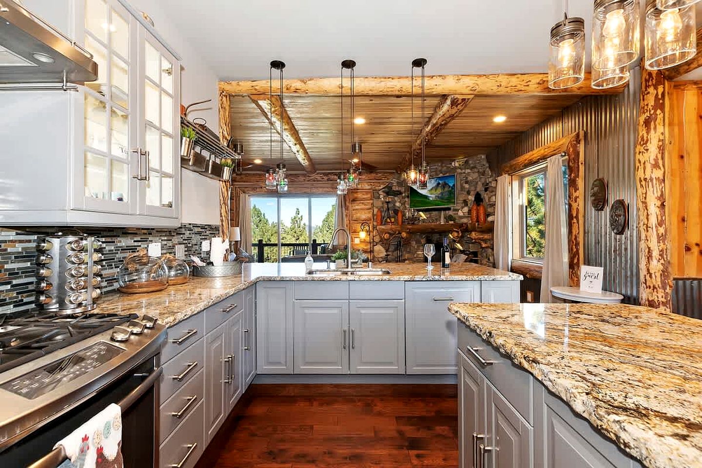 Unforgettable Design Cabin with Fire Pit and Spectacular Game Room in Big Bear Lake, California