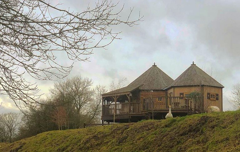 Luxury tree house stays UK (Wiltshire, England, United Kingdom)